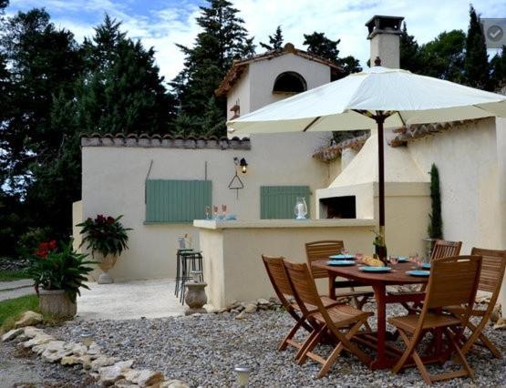 马特多美恩酒店 Conques-sur-Orbiel 外观 照片